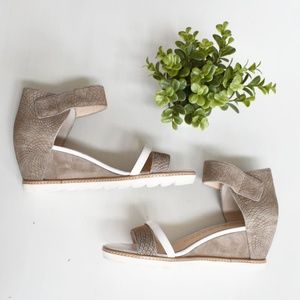 8.5 | sacha London | suede wedge sandal